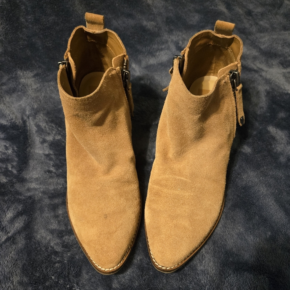 9.5 dolce vita suede booties